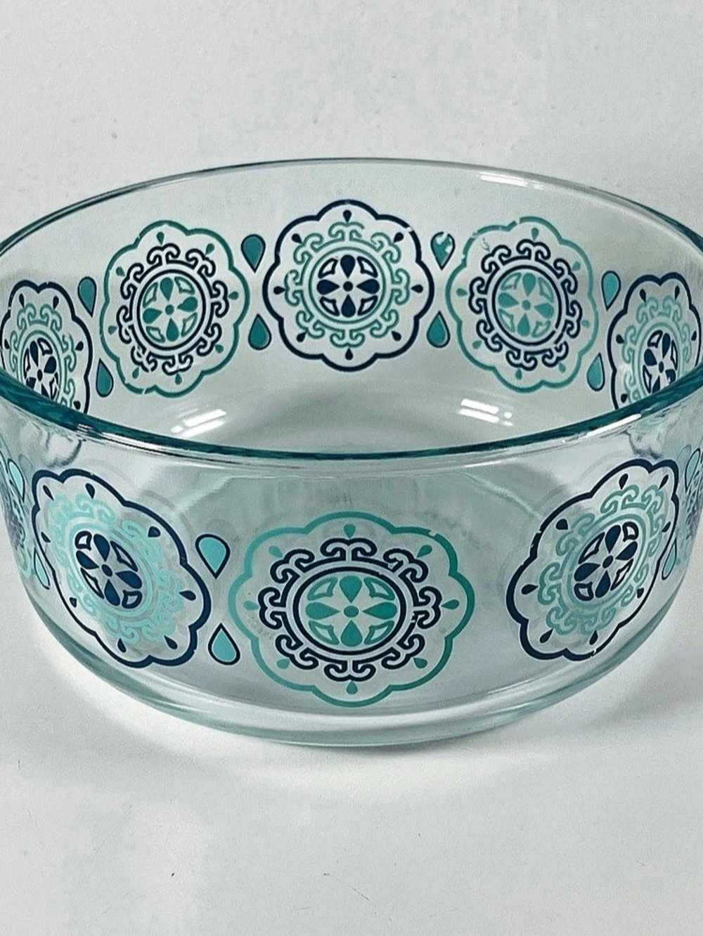 Vintage Pyrex 7 Cups Blue
Medallion Clear Glass Bowl 7203